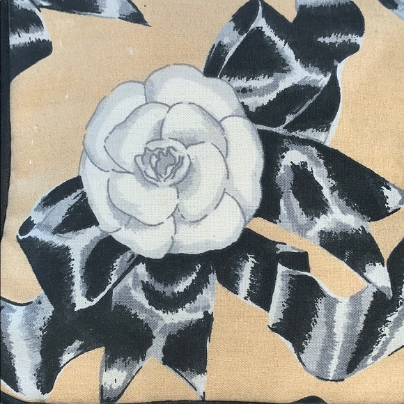 CHANEL VINTAGE and RARE FABRIC COSMETIC CASE - Picture 3 of 8